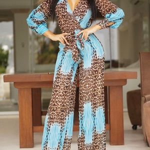 Fashion nova jumpsuit size 1X. Never worn